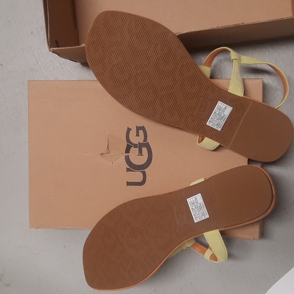 UGG Madeena Flat - Picture 10 of 13